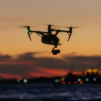 Film eventowy z lotu ptaka - jak bezpiecznie filmować dronem?